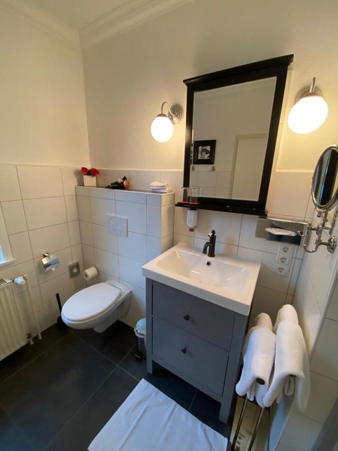Hotel Niedersachsen ควาเคนบรุค ภายนอก รูปภาพ