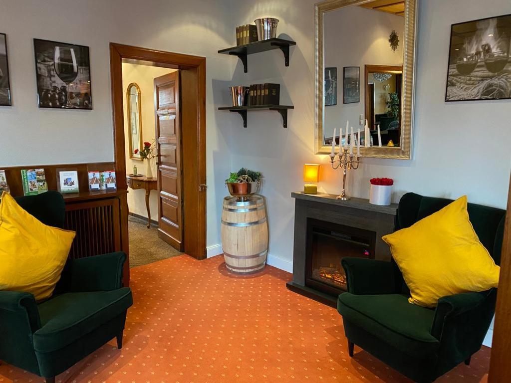 Hotel Niedersachsen ควาเคนบรุค ภายนอก รูปภาพ