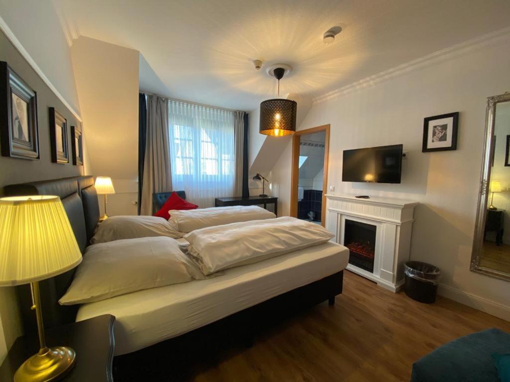 Hotel Niedersachsen ควาเคนบรุค ภายนอก รูปภาพ