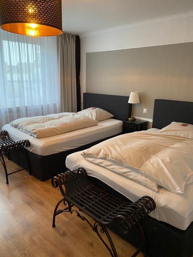 Hotel Niedersachsen ควาเคนบรุค ภายนอก รูปภาพ