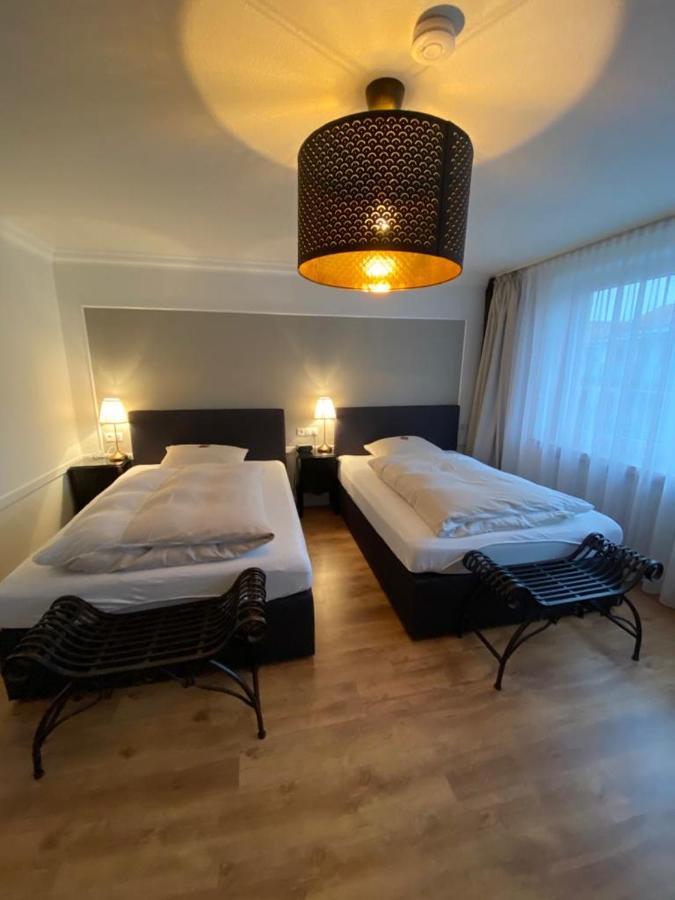 Hotel Niedersachsen ควาเคนบรุค ภายนอก รูปภาพ